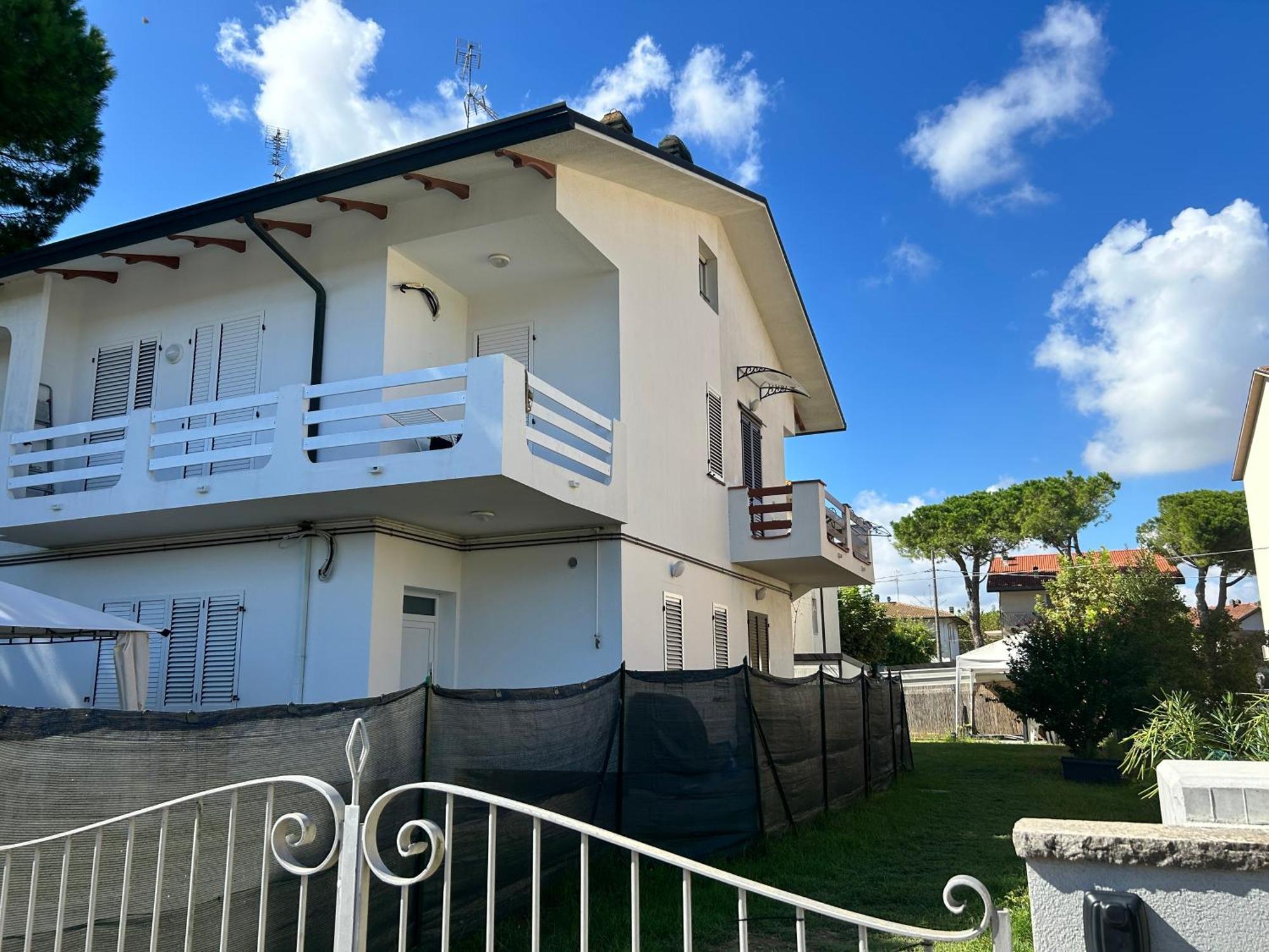 Sunflowers House Punta Marina Exterior photo